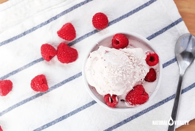Calmful Raspberry-Coconut Ice Cream (No Ice-Cream Maker Needed!)